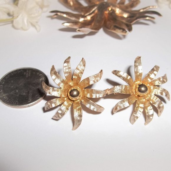 Vintage Kramer Gold Flower Clip On Earring Brooch Set Fashion Jewelry Retro 6806 - Picture 5 of 7